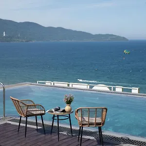 Hotel Lunar